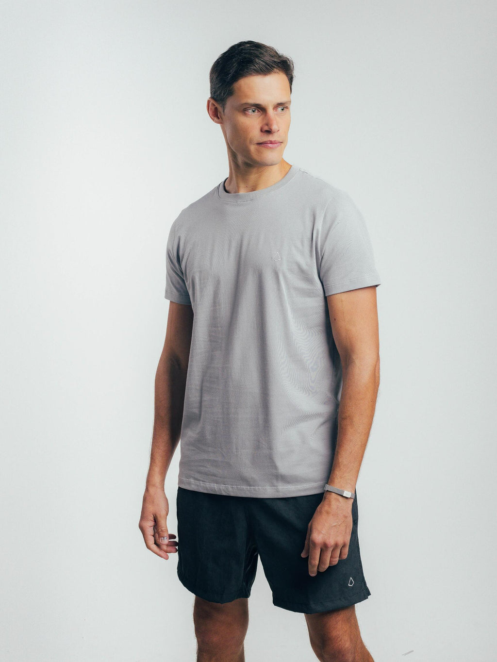 Camiseta Essentials Giz
