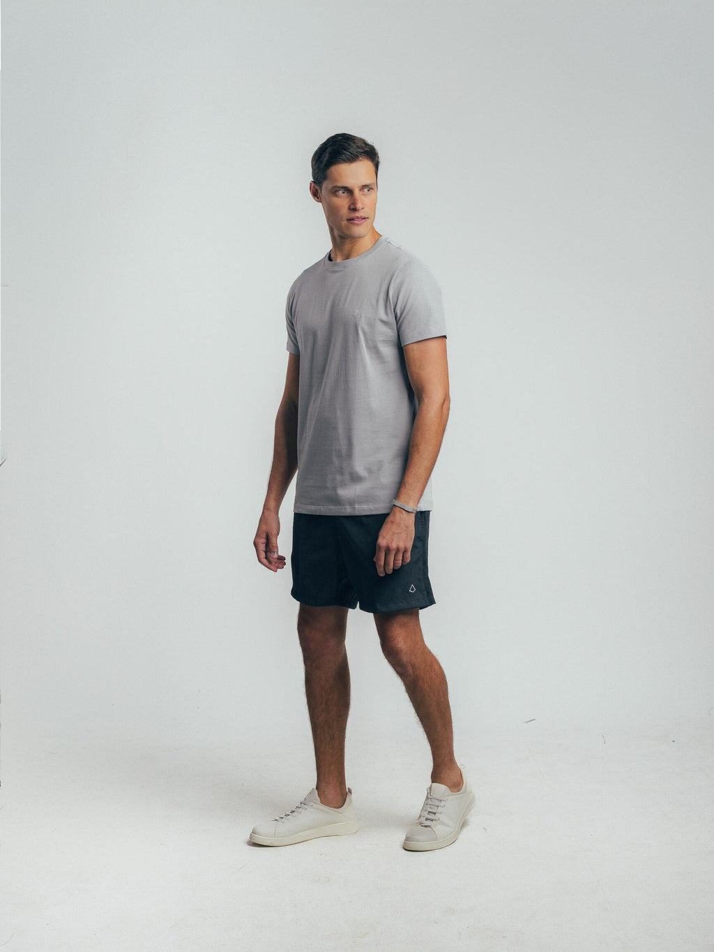 Camiseta Essentials Giz