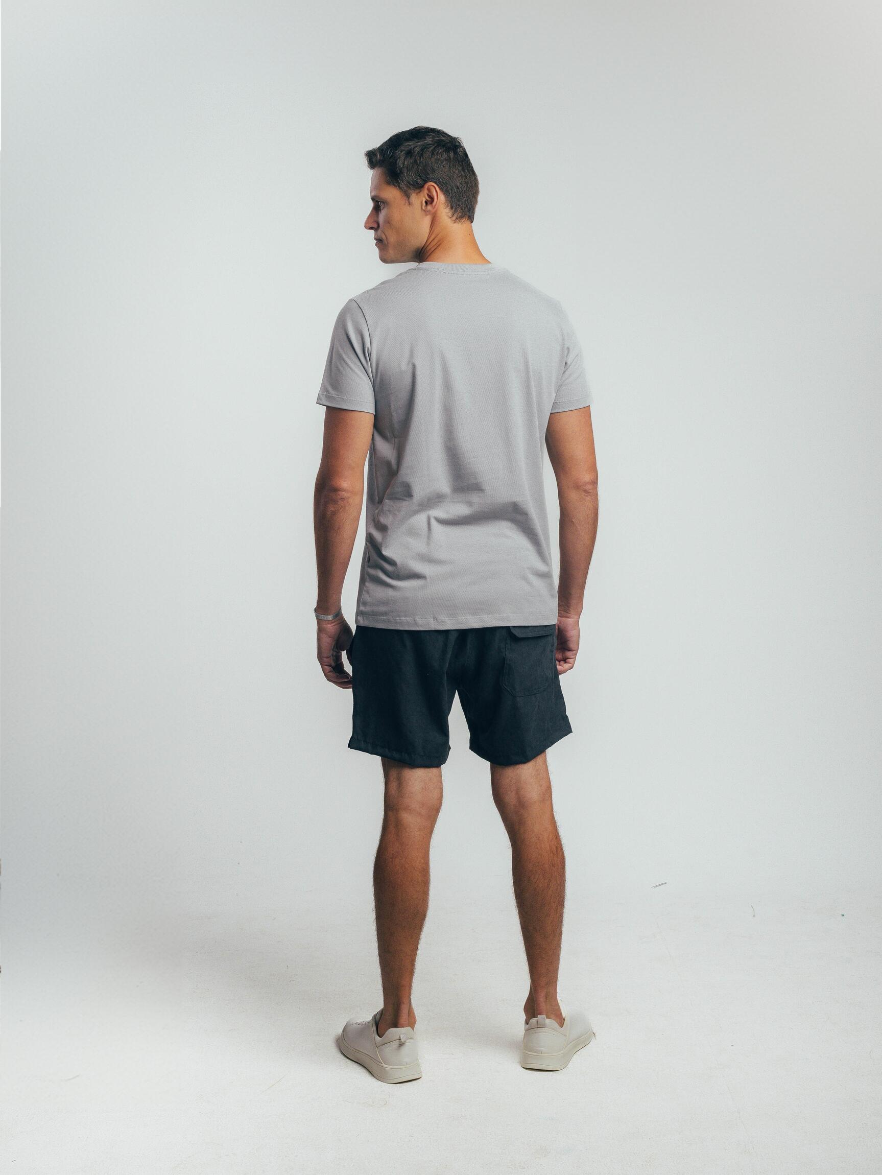 Camiseta Essentials Giz