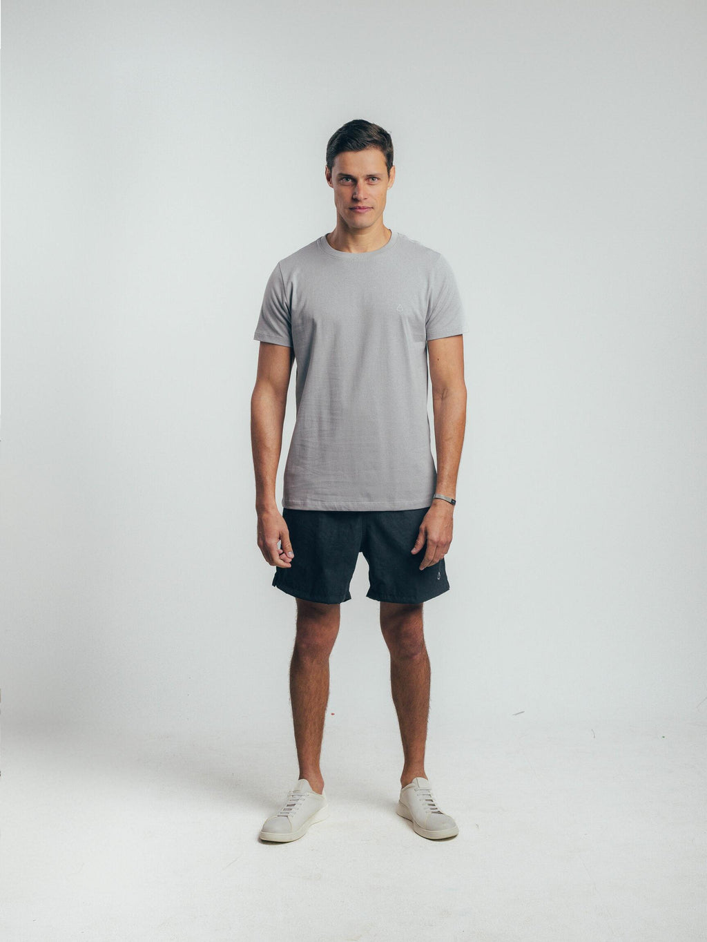 Camiseta Essentials Giz