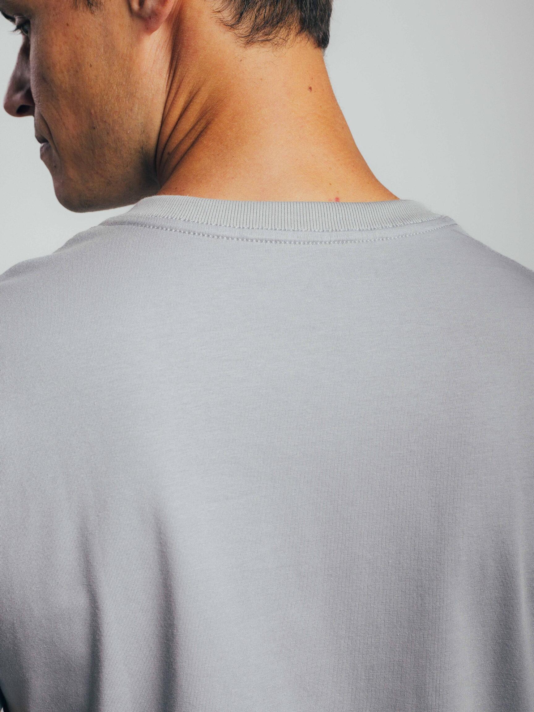 Camiseta Essentials Giz