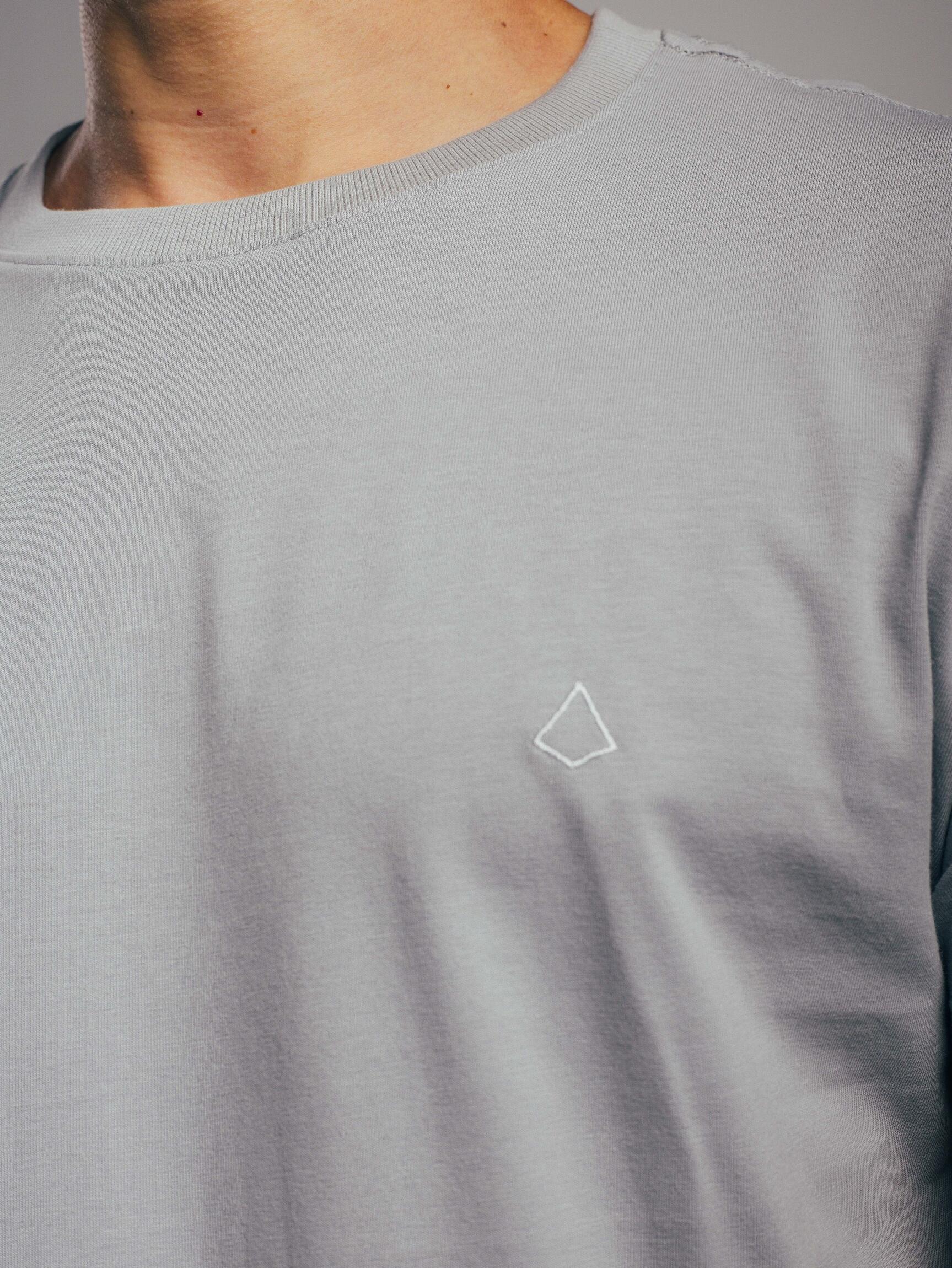 Camiseta Essentials Giz