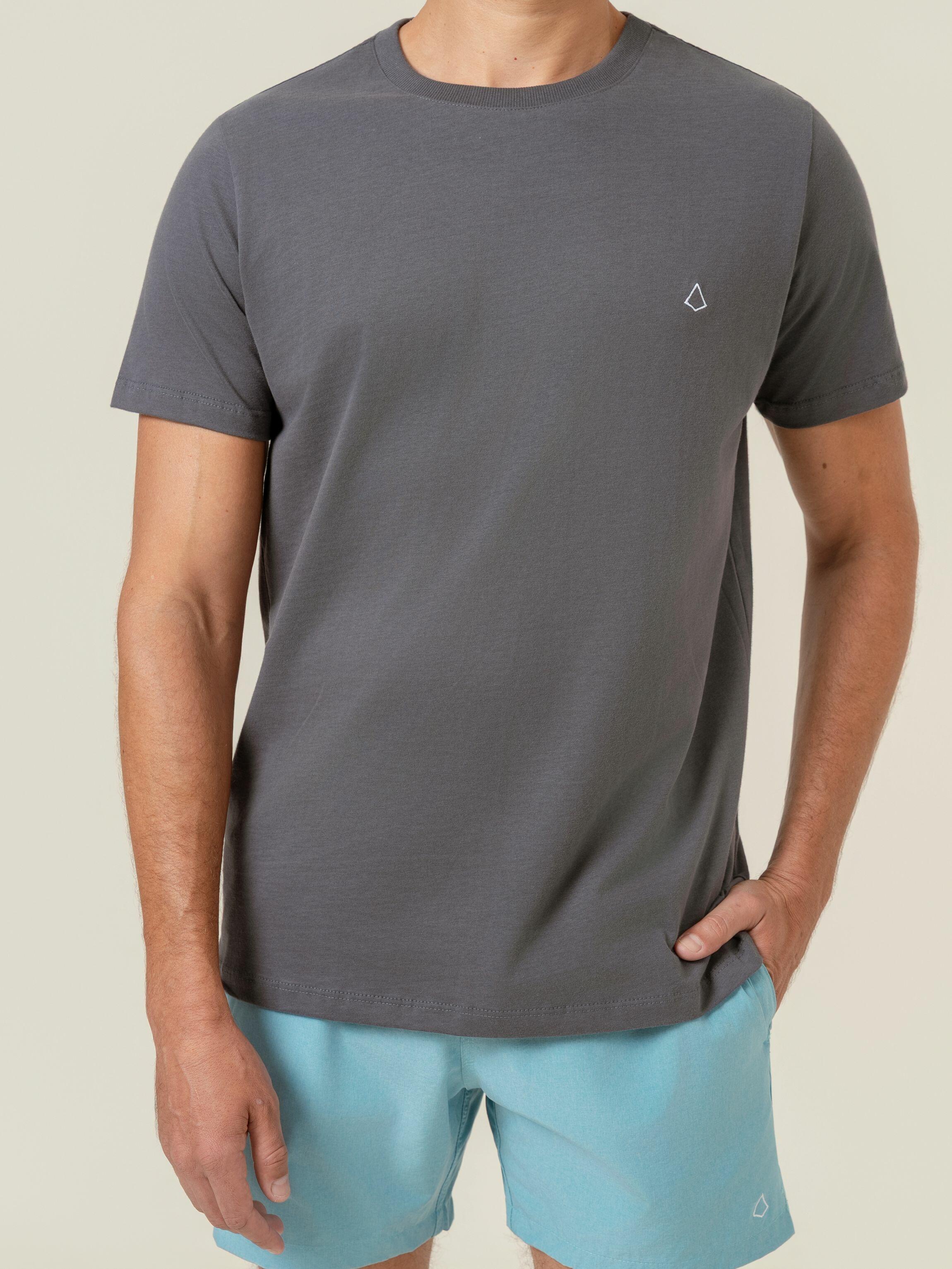 Camiseta Essentials Shark