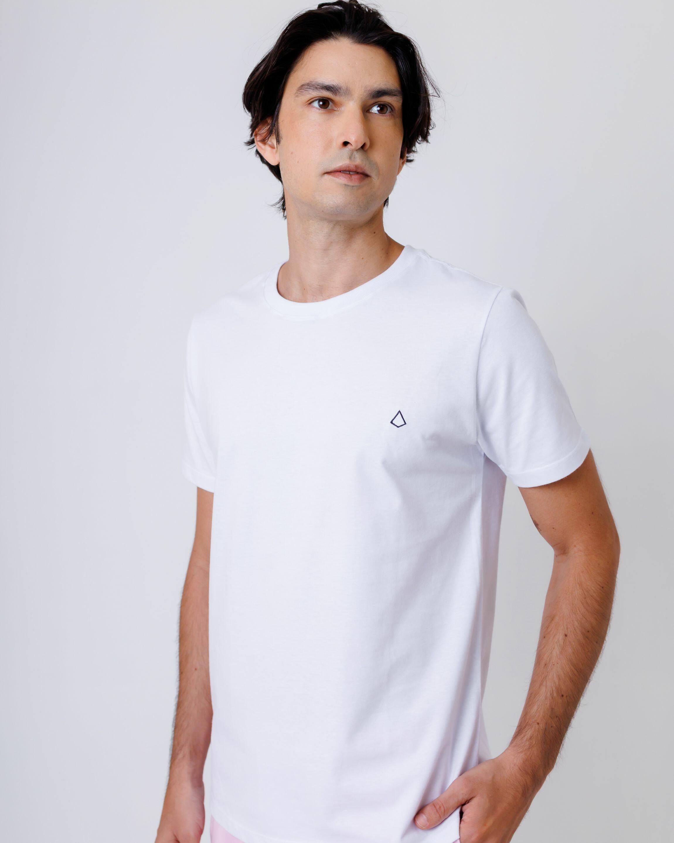 Camiseta Essentials Fella