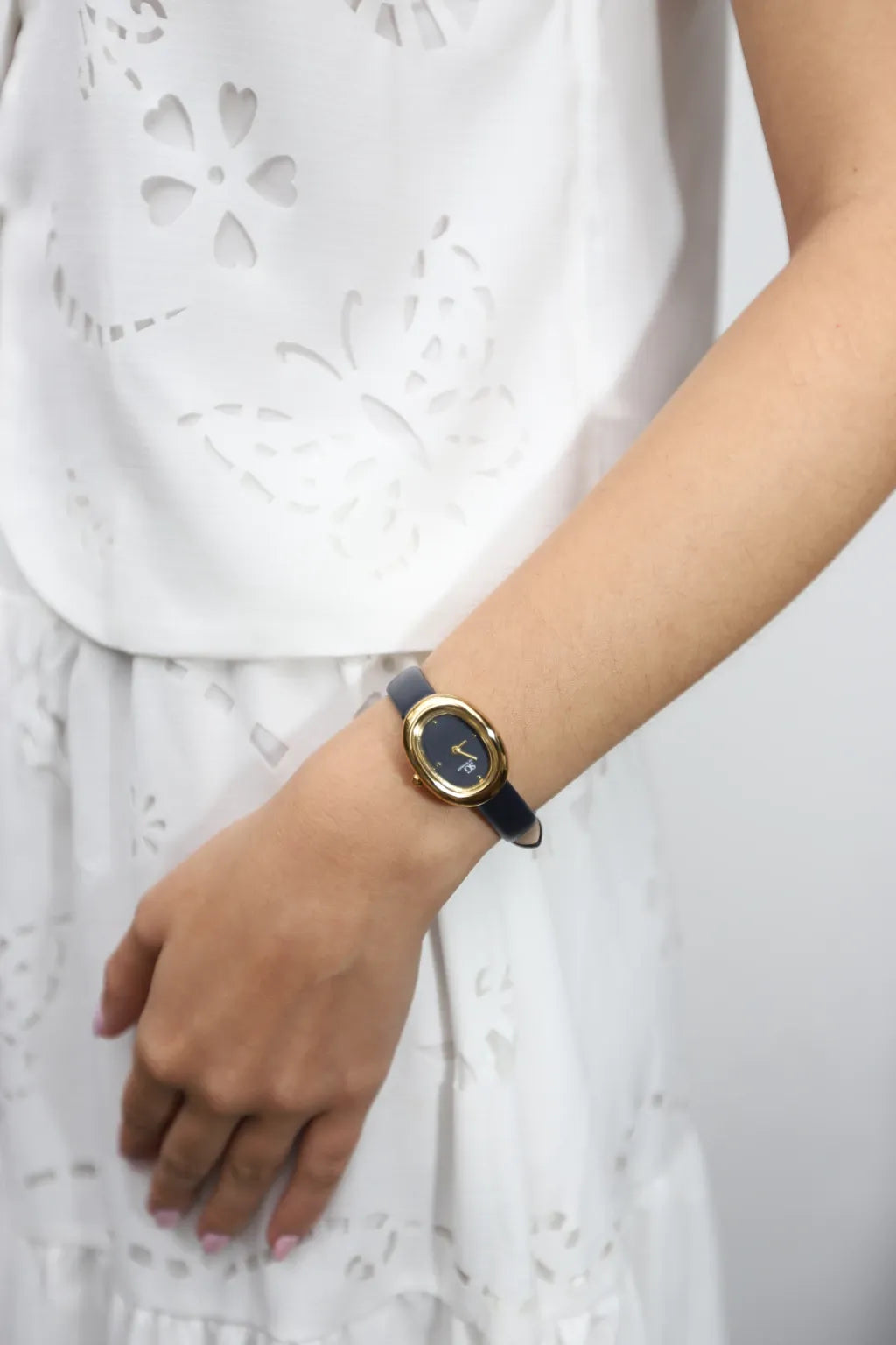 Relogio Feminino Oval Vintage Louvre Azul com Caixa Dourada