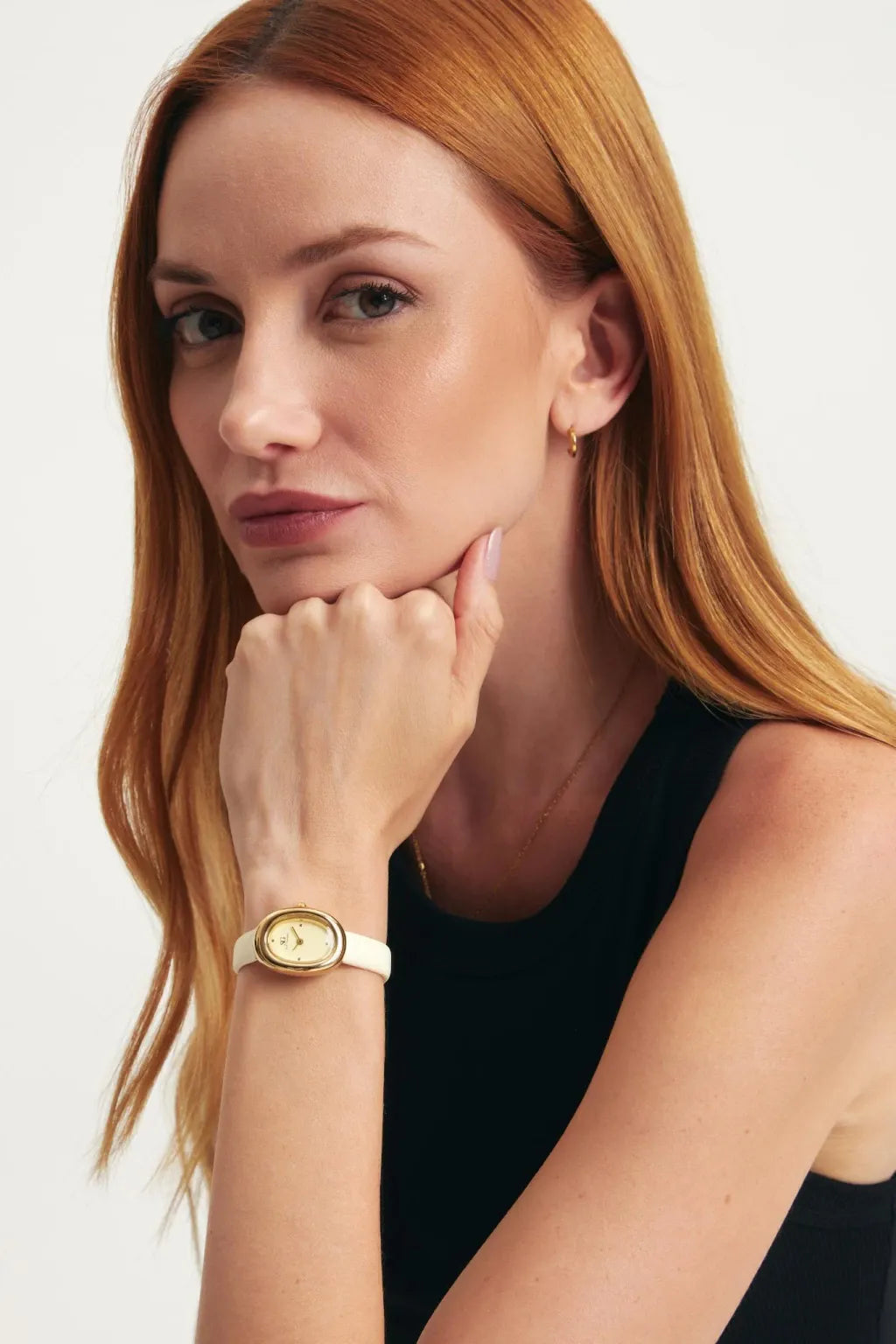 Relogio Feminino Oval Vintage Louvre Bege Caixa Dourada