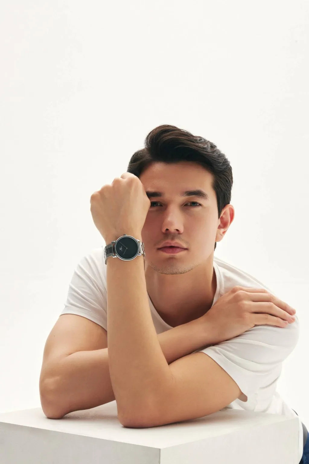 Relogio Masculino Redondo Vermont Pulseira Prata Fundo Preto