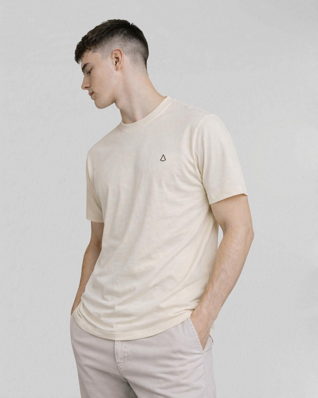 Camiseta Essentials Vanilla