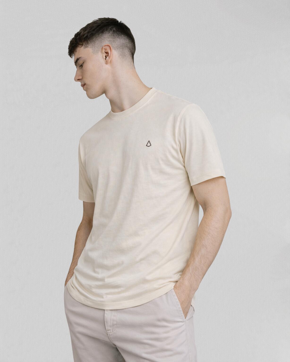 Camiseta Essentials Vanilla