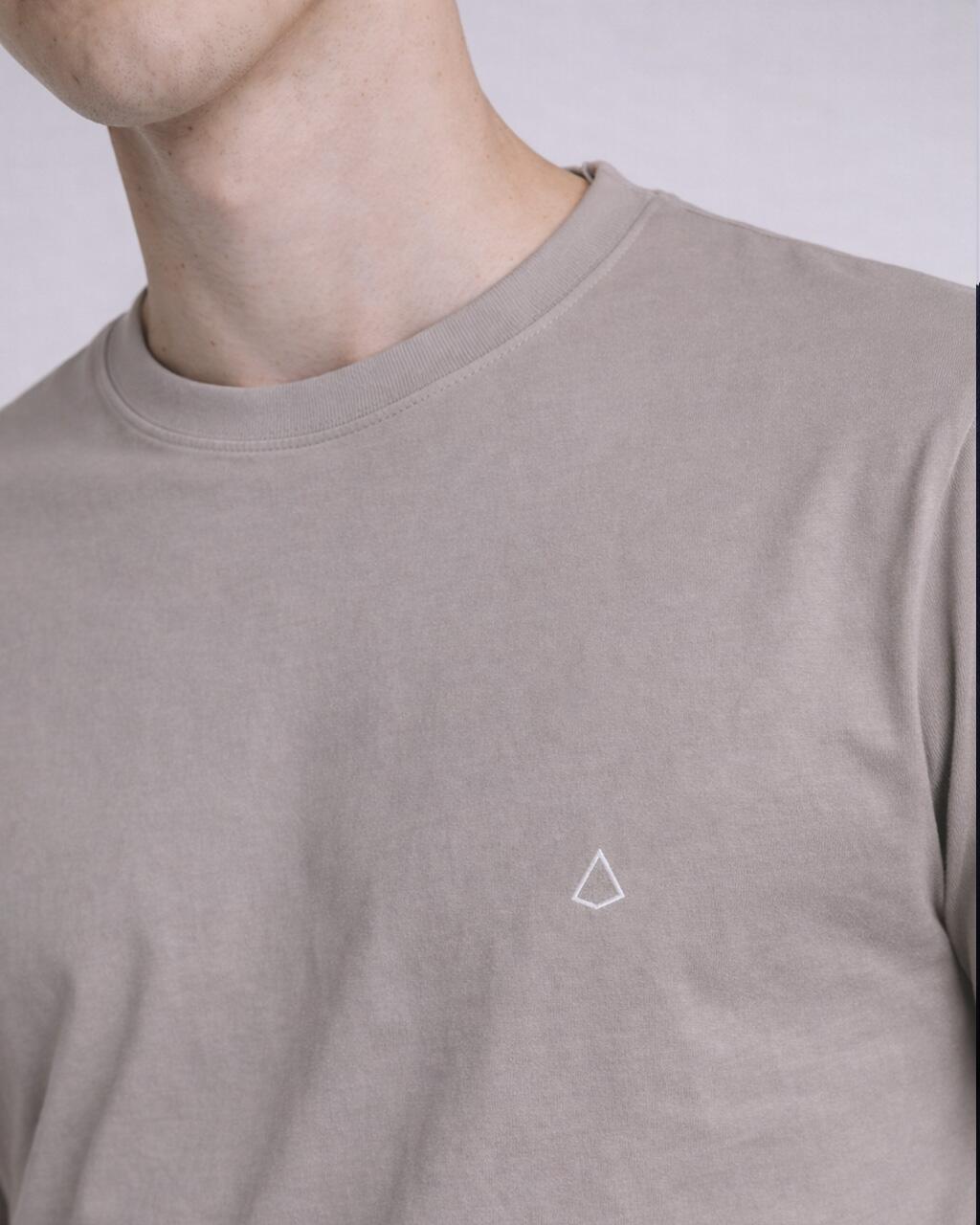 Camiseta Essentials Ecru