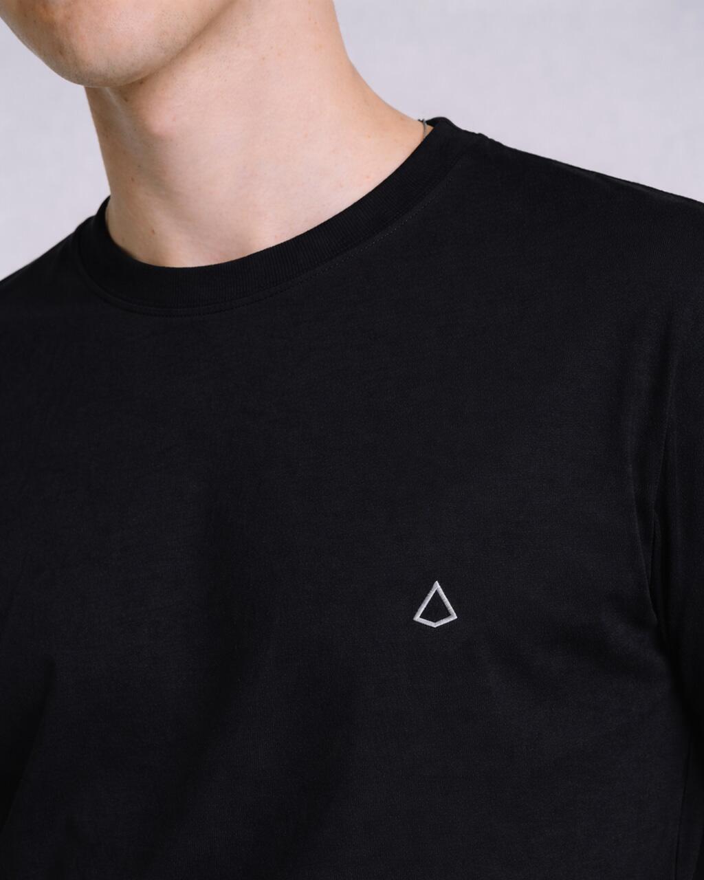 Camiseta Essentials Black