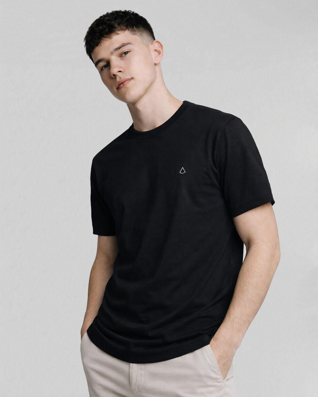 Camiseta Essentials Black