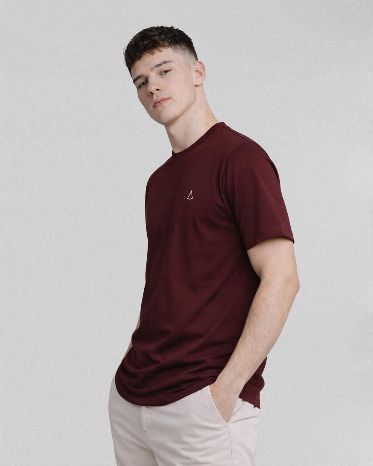 Camiseta Essentials Cabernet