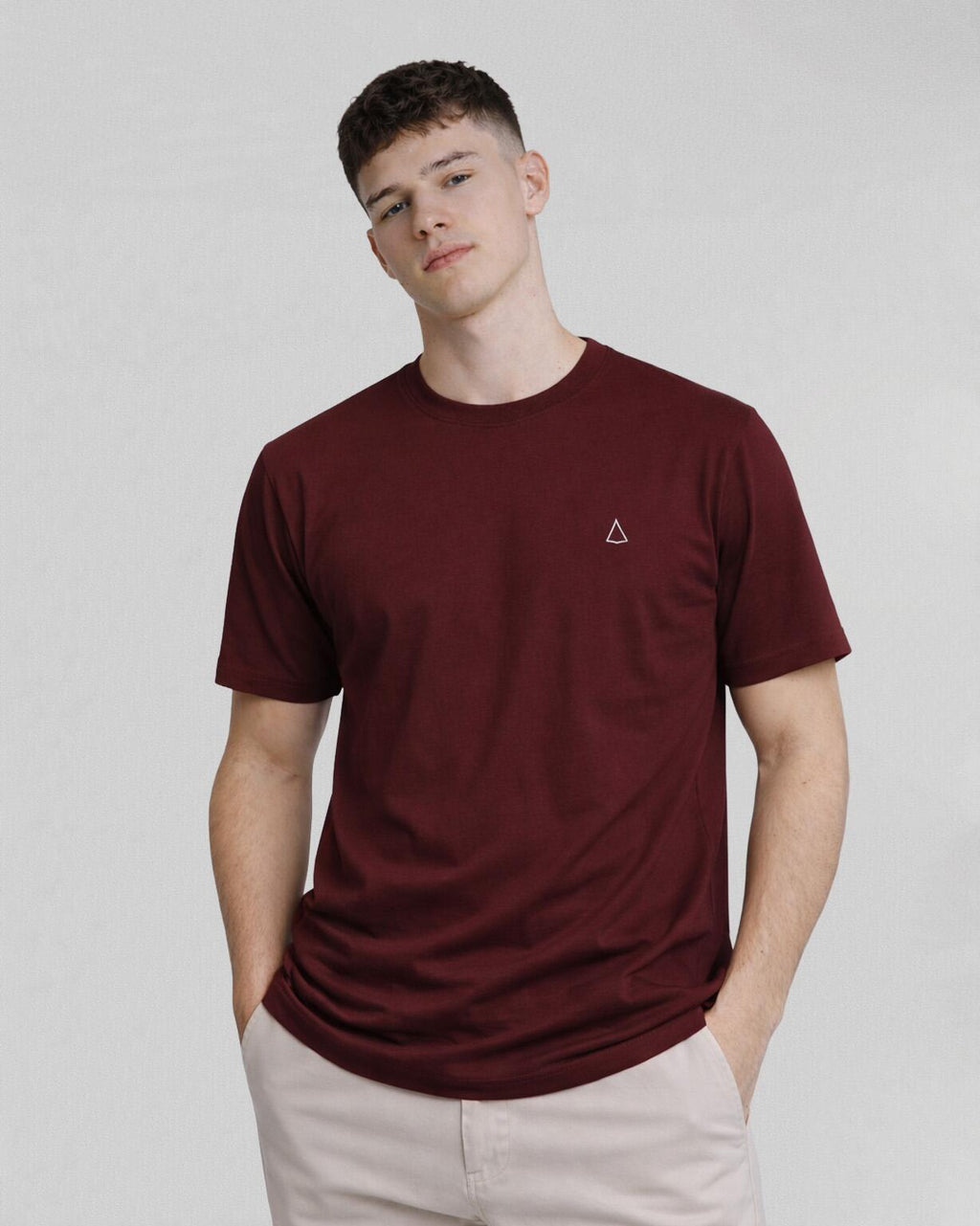 Camiseta Essentials Cabernet